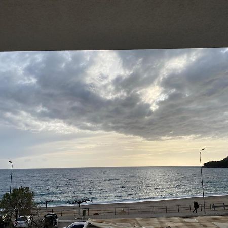 Mediterranean Apartments Himare Bagian luar foto