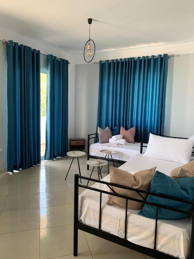Mediterranean Apartments Himare Bagian luar foto