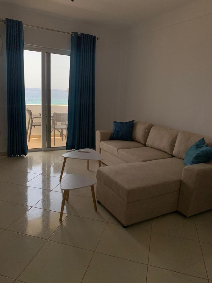 Mediterranean Apartments Himare Bagian luar foto