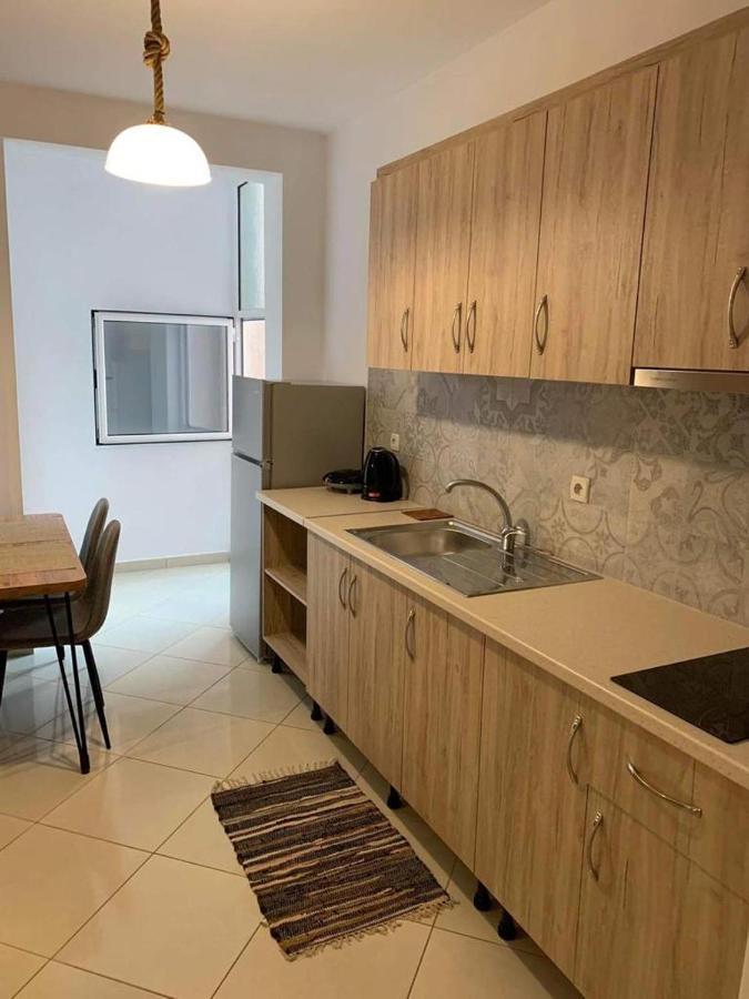 Mediterranean Apartments Himare Bagian luar foto