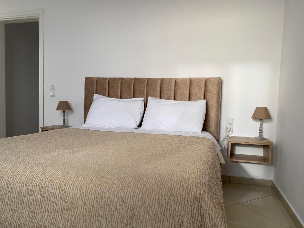 Mediterranean Apartments Himare Bagian luar foto
